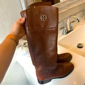 7.5 Tory Burch boots